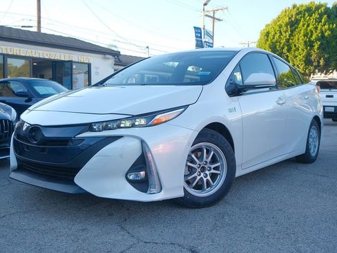 Used 2017 Toyota Prius Prime Advanced image 1