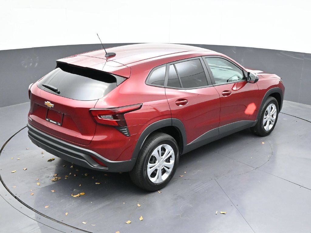 Used 2025 Chevrolet Trax LS FWD image 16