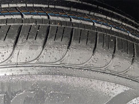 Used 2021 Ford Explorer XLT w/ Equipment Group 202A image 9