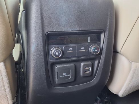 Used 2021 Buick Enclave Essence w/ Sound and Sites Package AWD/4WD image 17