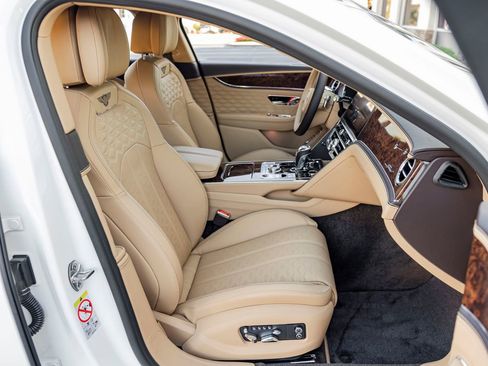 Used 2025 Bentley Flying Spur Plug-In Hybrid AWD/4WD image 2