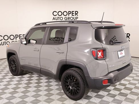 Used 2022 Jeep Renegade Latitude w/ Convenience Group image 23