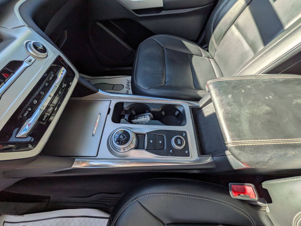 Used 2021 Ford Explorer XLT w/ Equipment Group 202A AWD/4WD image 15