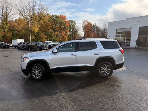 Used 2019 GMC Acadia SLT image 2
