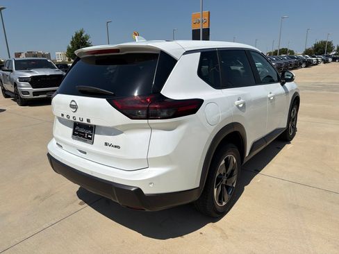 Used 2024 Nissan Rogue SV AWD/4WD image 5
