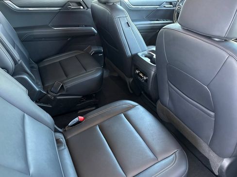 Used 2024 GMC Acadia Elevation FWD image 25