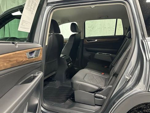 Used 2025 Volkswagen Atlas SE image 44