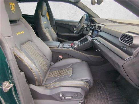 Used 2023 Lamborghini Urus Performante AWD/4WD image 17