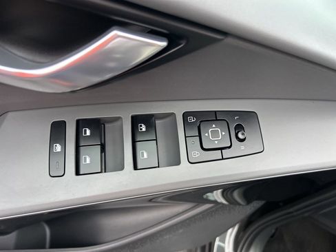 Used 2023 Kia Niro EX image 15