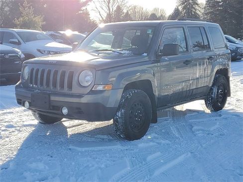Used 2013 Jeep Patriot Sport image 2