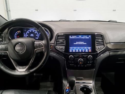 Used 2020 Jeep Grand Cherokee Overland AWD/4WD image 24