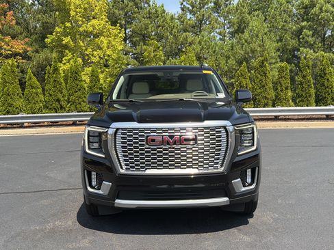 Used 2022 GMC Yukon XL Denali AWD/4WD image 11