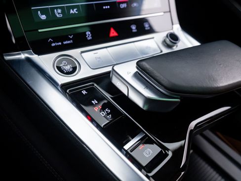 Used 2022 Audi e-tron Premium Plus w/ Premium Plus Package image 24