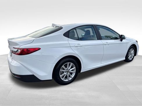 Used 2025 Toyota Camry LE FWD image 5