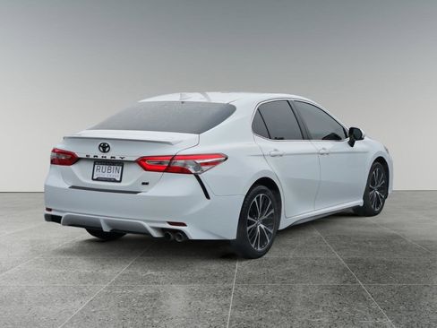 Used 2020 Toyota Camry SE w/ Blackout Package image 7