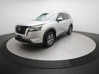 Used 2024 Nissan Pathfinder SL video 1
