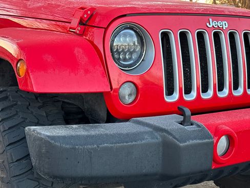 Used 2016 Jeep Wrangler Sahara w/ Connectivity Group image 8