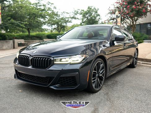 Used 2022 BMW 540i w/ M Sport Package image 3