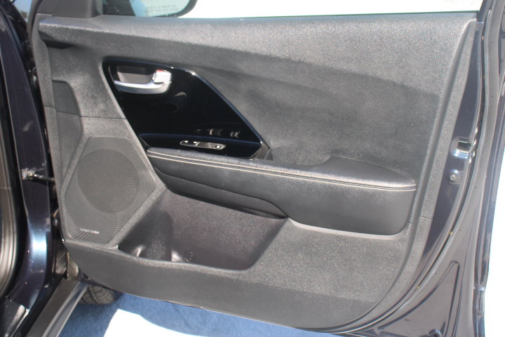 Used 2022 Kia Niro EX FWD image 18