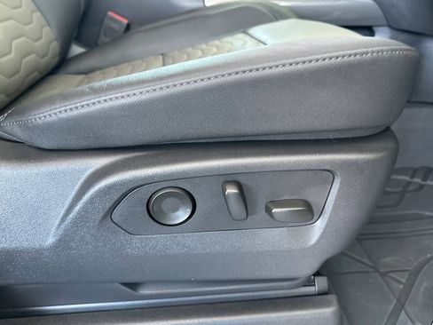 Used 2025 Chevrolet Silverado 1500 ZR2 w/ Technology Package image 24