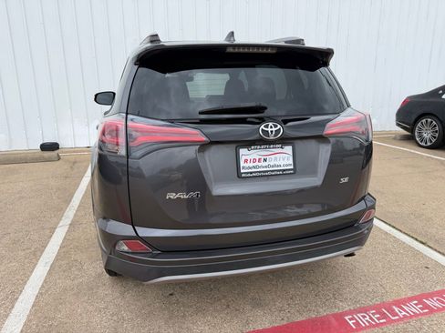 Used 2018 Toyota RAV4 SE w/ Power Extra Value Package FWD image 5