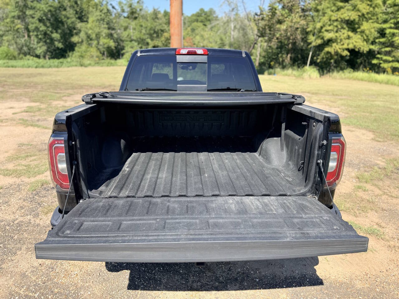 Used 2017 GMC Sierra 1500 Denali w/ Denali Ultimate Package AWD/4WD image 9