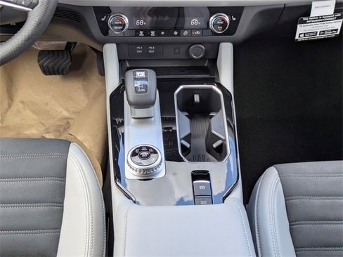 New 2025 Mitsubishi Outlander SE image 21