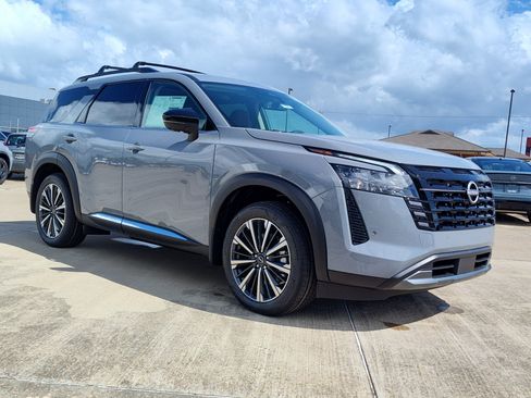 New 2026 Nissan Pathfinder Platinum FWD image 6