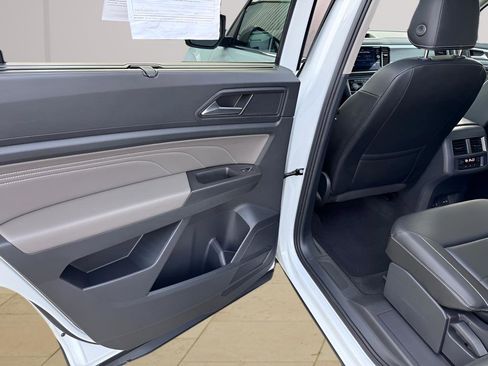 Used 2023 Volkswagen Atlas SE w/ Panoramic Sunroof Package image 34