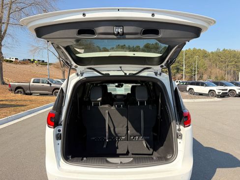 New 2026 Chrysler Pacifica Select w/ S Appearance Package image 32