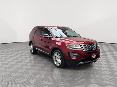 Used 2017 Ford Explorer XLT w/ Equipment Group 202A image 35