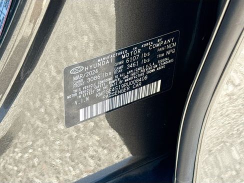 Used 2024 Genesis G80 image 43