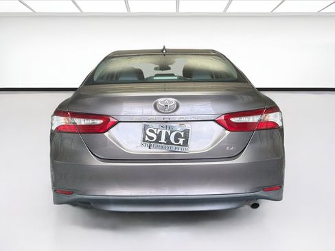 Used 2020 Toyota Camry LE FWD image 5