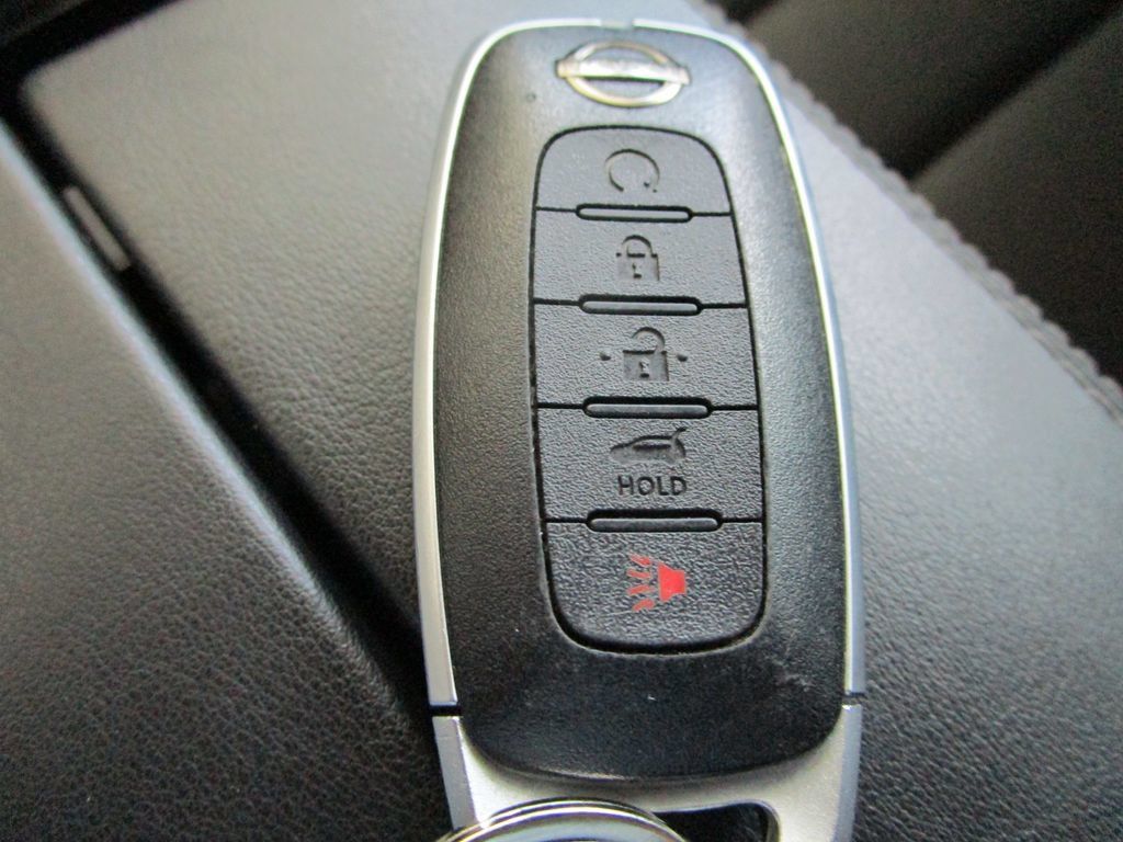 Used 2024 Nissan Rogue SL FWD image 44