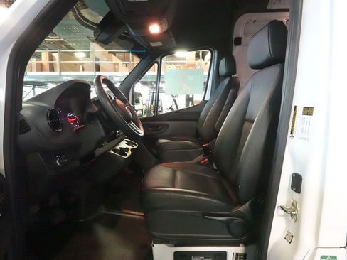Used 2024 Mercedes-Benz Sprinter 2500 w/ Acoustic Package image 20