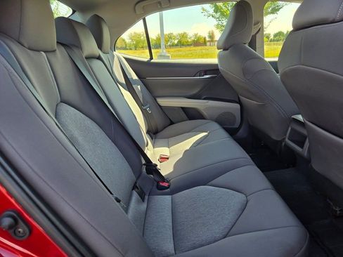 Used 2022 Toyota Camry LE image 10