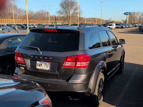 Used 2020 Dodge Journey SE w/ Blacktop Package image 4