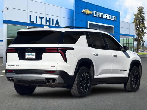 Used 2024 Chevrolet Traverse Z71 w/ Enhanced Driving Package AWD/4WD image 2
