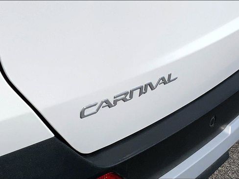 Used 2026 Kia Carnival EX FWD image 8