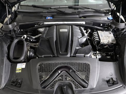 Used 2022 Porsche Macan GTS w/ Premium Package Plus image 24