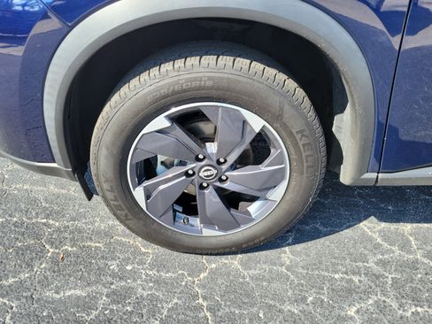 Certified 2024 Nissan Rogue SV FWD image 4
