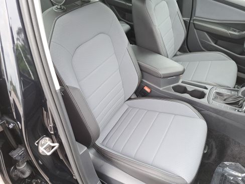 Certified 2025 Volkswagen Jetta SE FWD image 10
