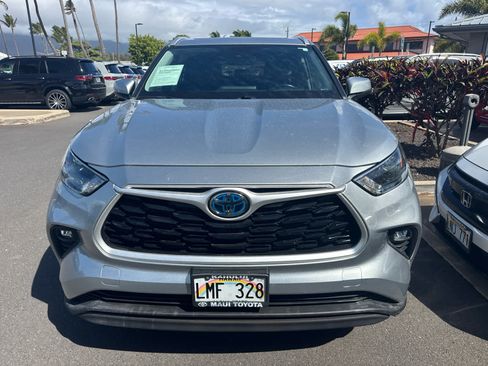 Used 2022 Toyota Highlander XLE FWD image 2