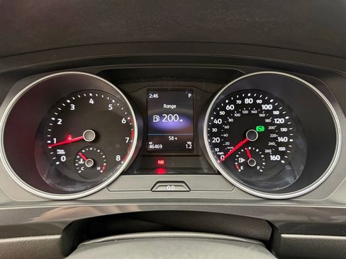 Used 2019 Volkswagen Tiguan SE w/ Panoramic Sunroof Package image 11