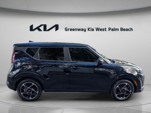 Certified 2023 Kia Soul EX image 9