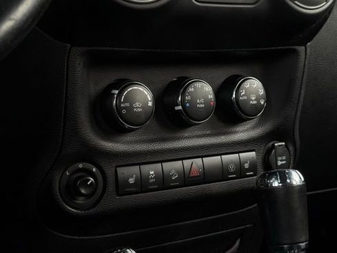 Used 2016 Jeep Wrangler Unlimited Rubicon AWD/4WD image 25