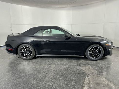 Used 2022 Ford Mustang Premium RWD image 5
