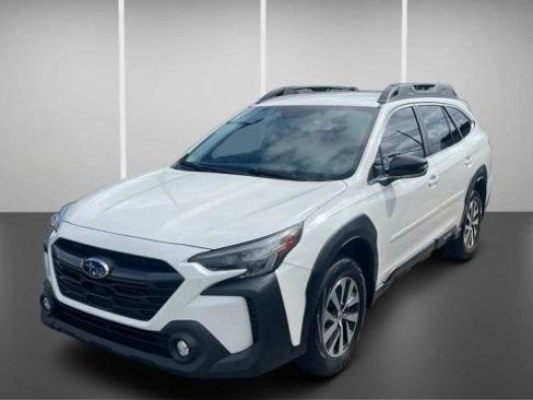Used 2024 Subaru Outback Premium AWD/4WD image 13