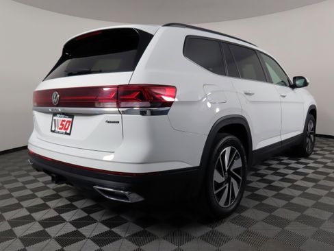 Used 2024 Volkswagen Atlas SE image 43