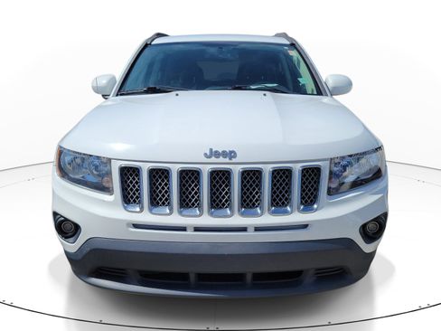 Used 2016 Jeep Compass Latitude FWD image 2